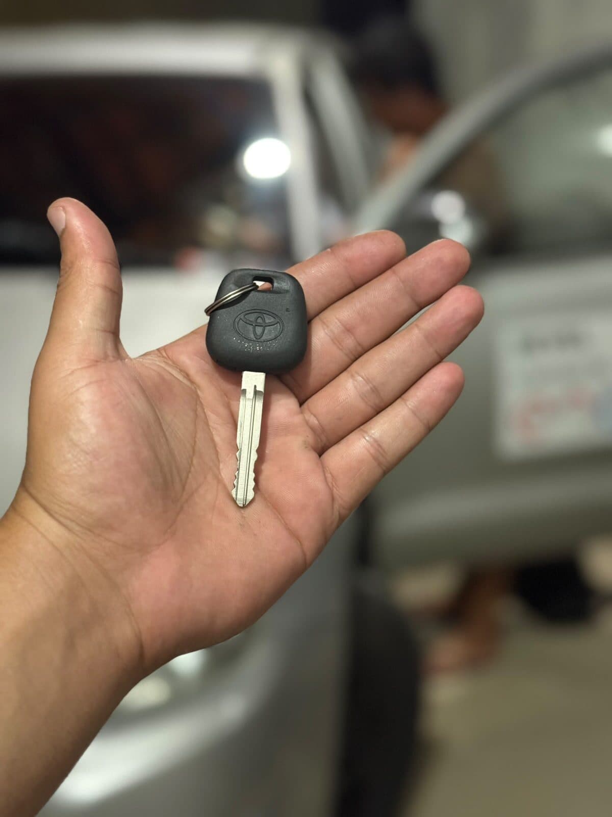 Cópia de chave Toyota com lâmina nova cortada pela Chaveiro JHON